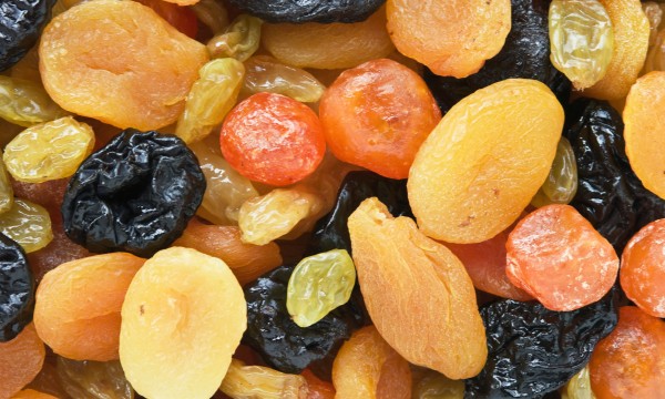 Beating high blood pressure with rice pilaf with dried fruit and almonds
