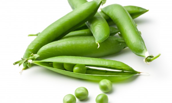 How to make spinach and pea soup with minty yogurt