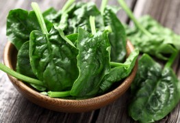 Beating high blood pressure with millet with spinach and pine nuts