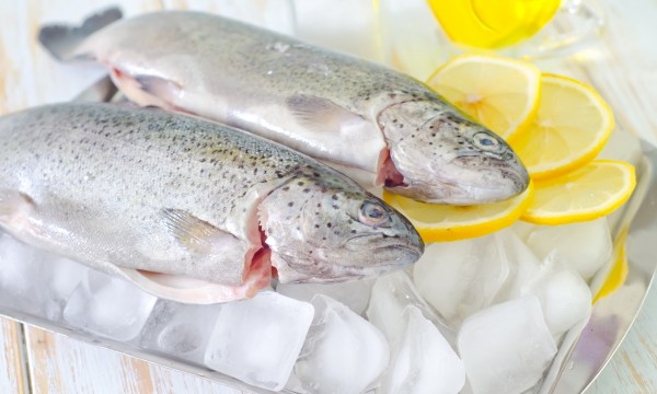 A healthy recipe for fish baked on a bed of broccoli, corn and red pepper