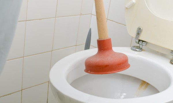 Best techniques to unclog a toilet