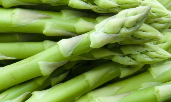 Simple side dish recipes: asparagus with confetti vinaigrette