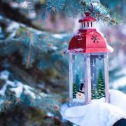 4 ways to personalize your Christmas decorations