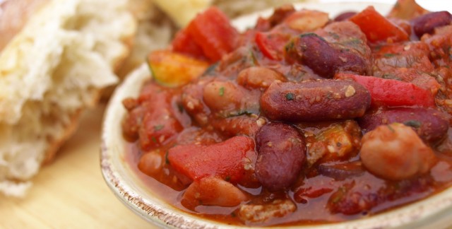 Dinner-ready meaty and flavourful 3-bean chili