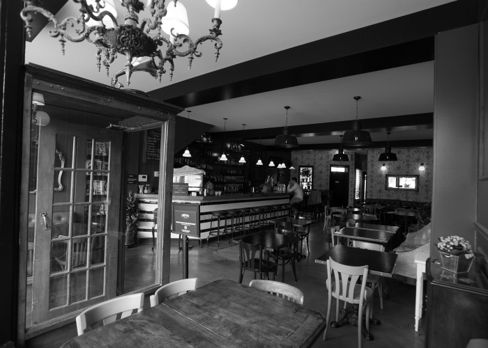 L'Gros Luxe 100% Végé has comfort food, a lively atmosphere, friendly service, affordable prices and creative mixology, all with a fully vegetarian and 80 per cent vegan menu.