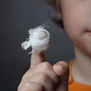 5 façons de soigner un doigt blessé et enflé