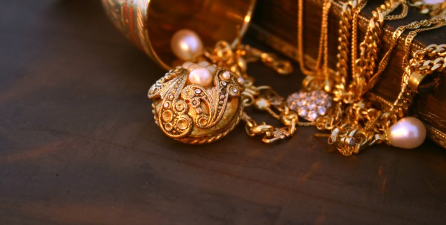 Breloque ou trésor: comment estimer la valeur des bijoux anciens
