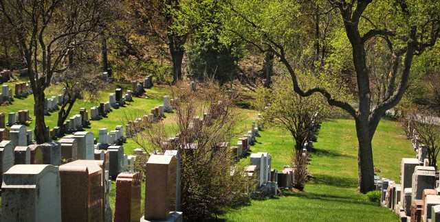 Conseils pratiques pour planifier des funérailles laïques