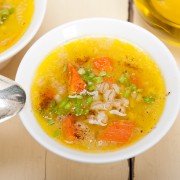 Soupe méditerranéenne aux légumes grillés