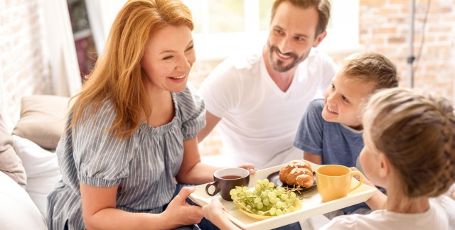 Un déjeuner au lit pour la fête des Mères: cuisiner avec petits et grands