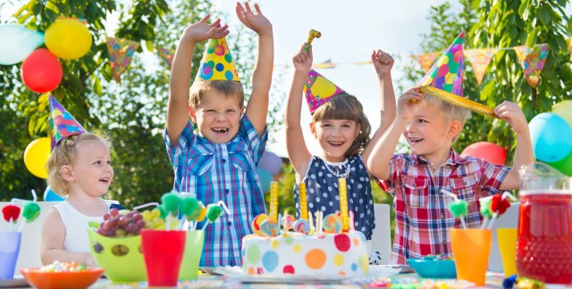 Comment organiser une super fête d'anniversaire à thème pour votre enfant