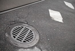 5 étapes pour réparer une bouche d'égout inondée