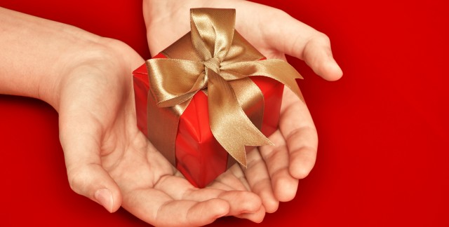 5 façons d'utiliser des rubans sur vos paquets cadeaux pour les rendre encore plus spéciaux