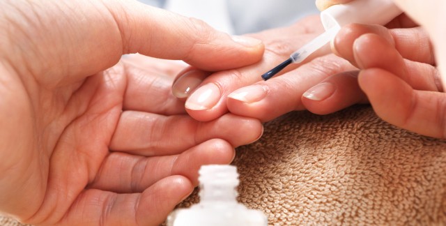11 conseils pour des ongles solides